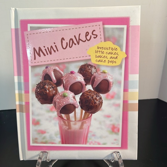 Trio of Cookbooks Mini Treats Mini Pies Mini Cakes - Picture 4 of 10
